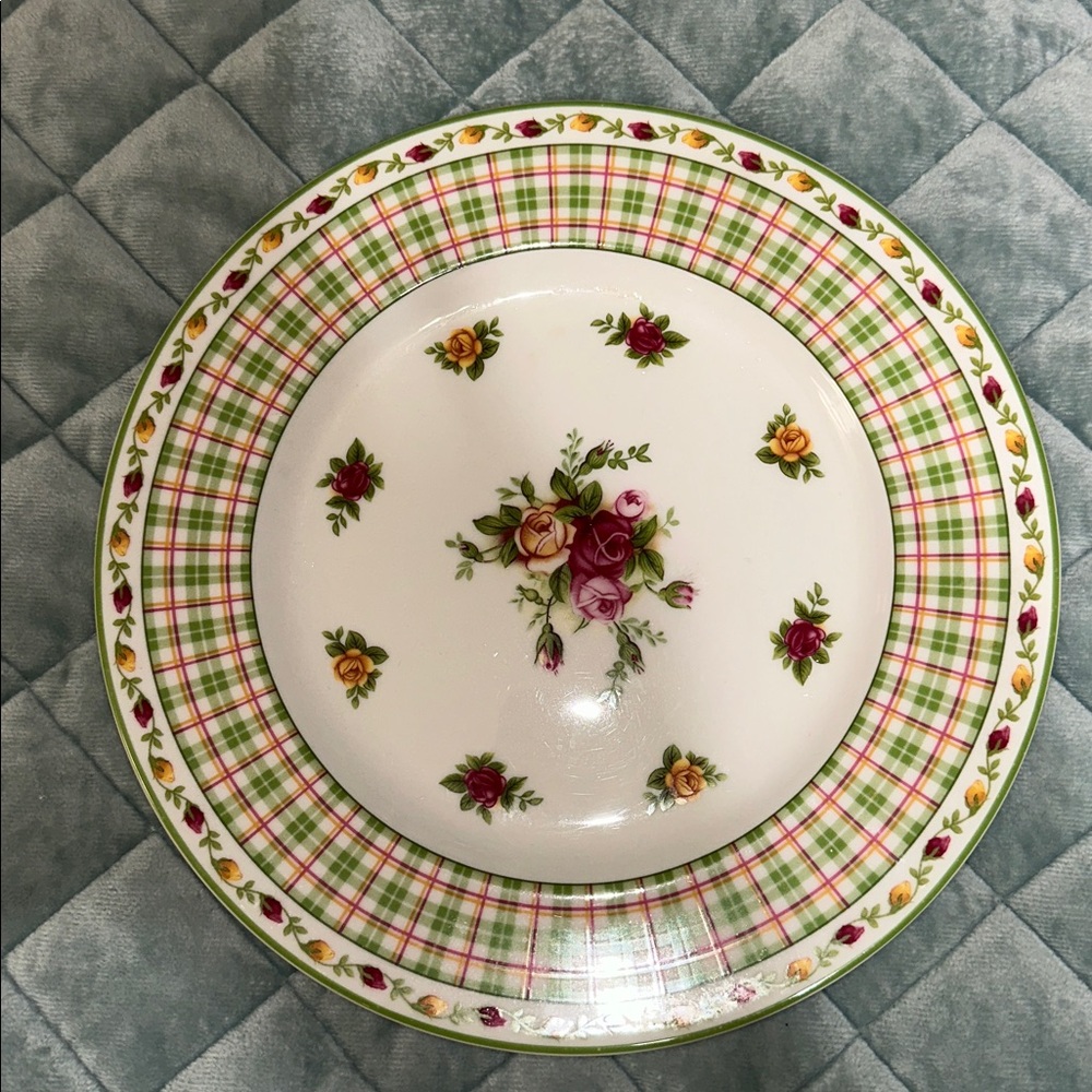 Old country roses plate casual plaid one piece excellent condition